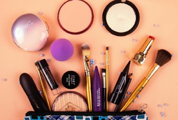 The Impact of a Makeup Bag on Your Travel Experience