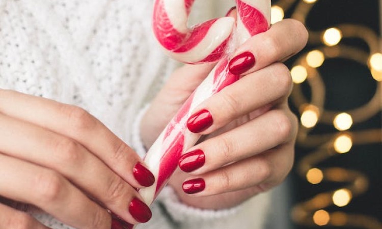 Winter Nail Ideas That Will Make Your Fingertips Sparkle