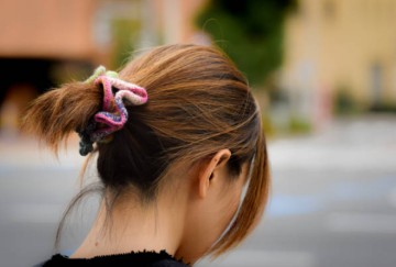Chic and Trendy Scrunchie Hairstyles to Try Today
