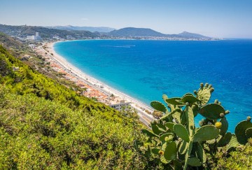 Top Greek Islands for Couples Seeking a Romantic Escape