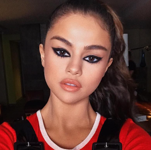Selena Gomez’s Soft Smoky Makeup 
