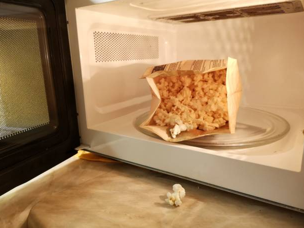 Microwaving Popcorns